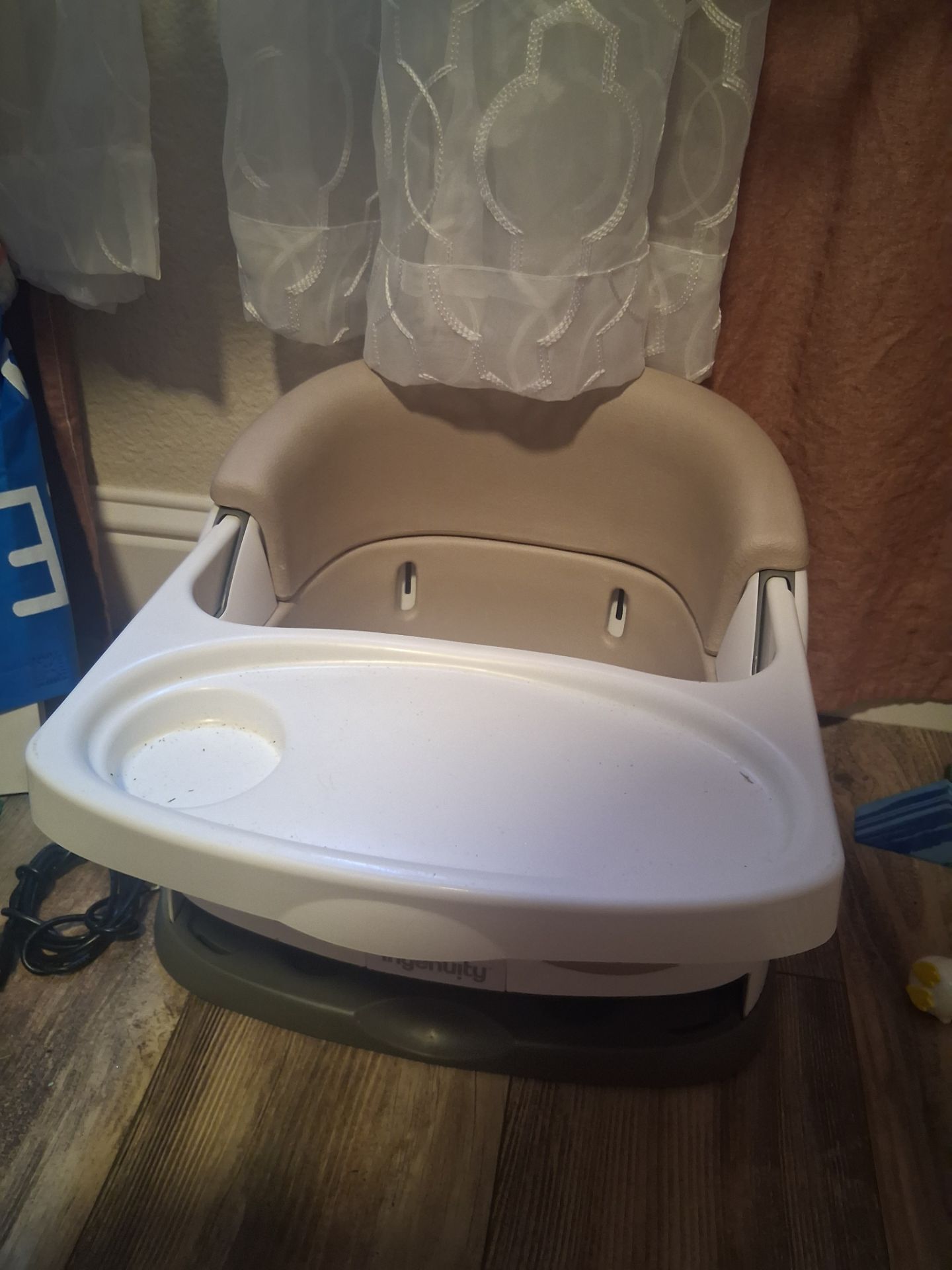 Baby feeding chair