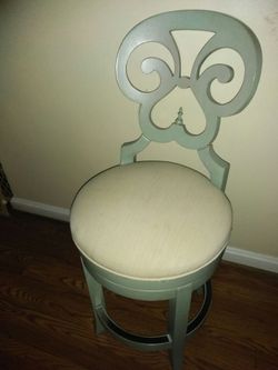 New Lt green swivel Chair