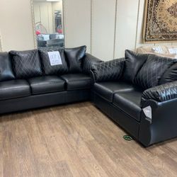 Betrillo Black Living Room Set

