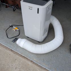 DeLonghi 14,000 BTU Portable AC - Like N
Like-new DeLonghi Pinguino 14,000 BTU 3-in-1 (AC, dehumidifier, fan).