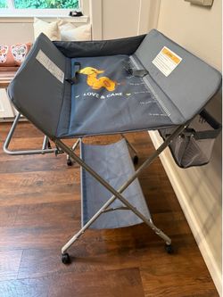 Portable changing table