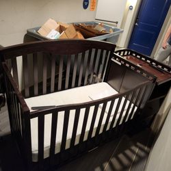 Baby Crib With Shelbes