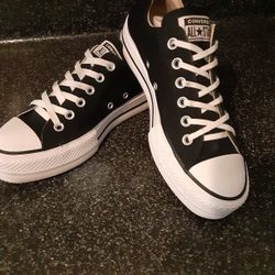 Converse Platform womens 7 Great Condition 