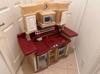 Step2 LifeStyle Partytime Play Kitchen, Model 767800