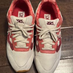 Asics Gel Saga (Size 8.5)