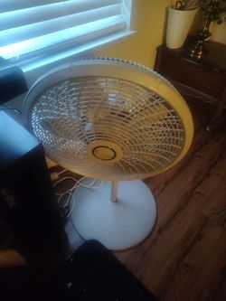 White Pedestal Standing Floor Fan
