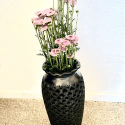 Barro negro pottery vase 