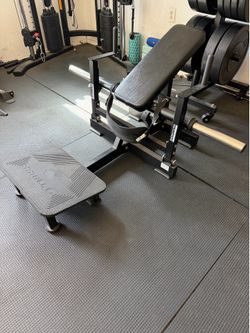 Signature Fitness hip thrust