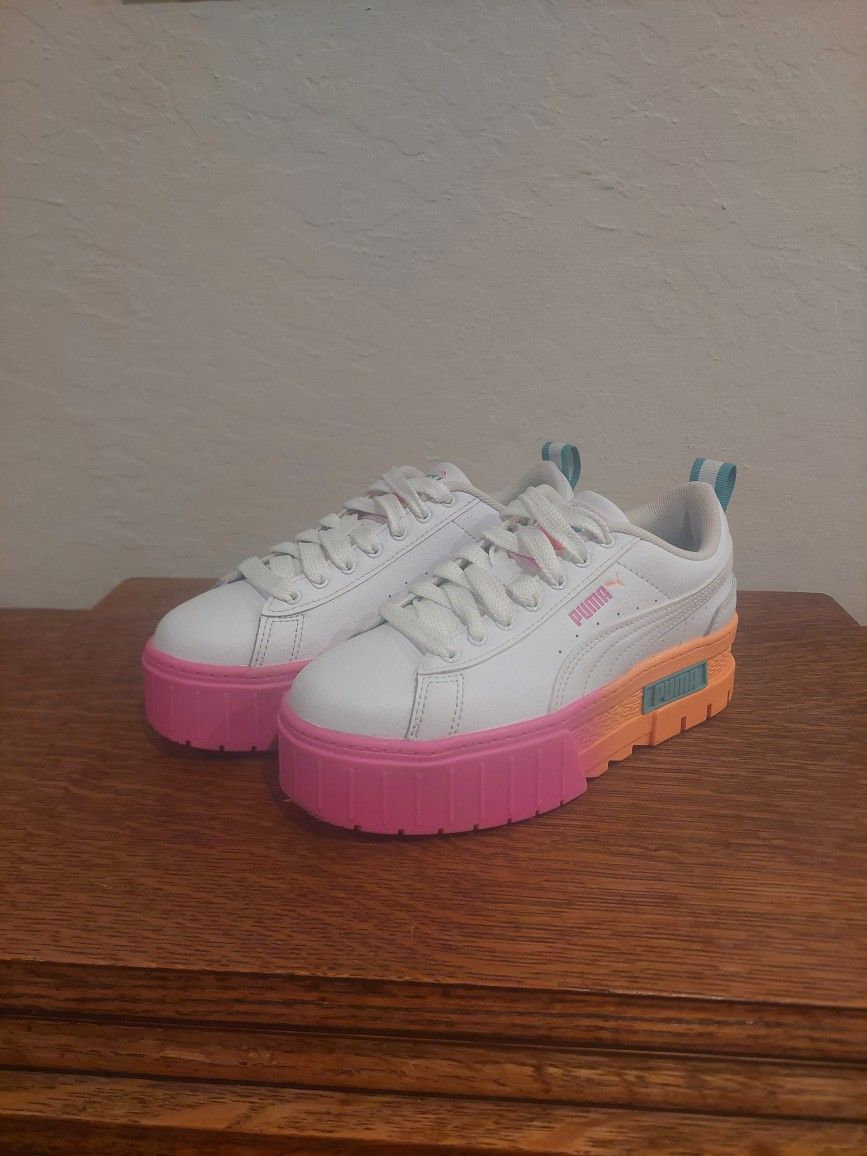 Puma Mayze Daybreak Fashion Sneakers
Girl's Size 4