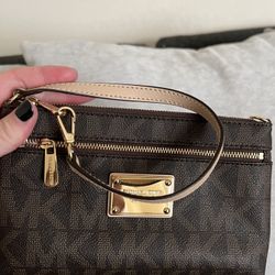 Michael Kors Wristlet 