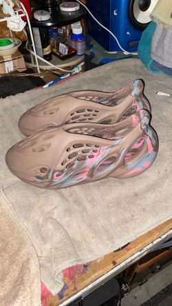 Adidas Foam Runner Size 8 (Brand New)