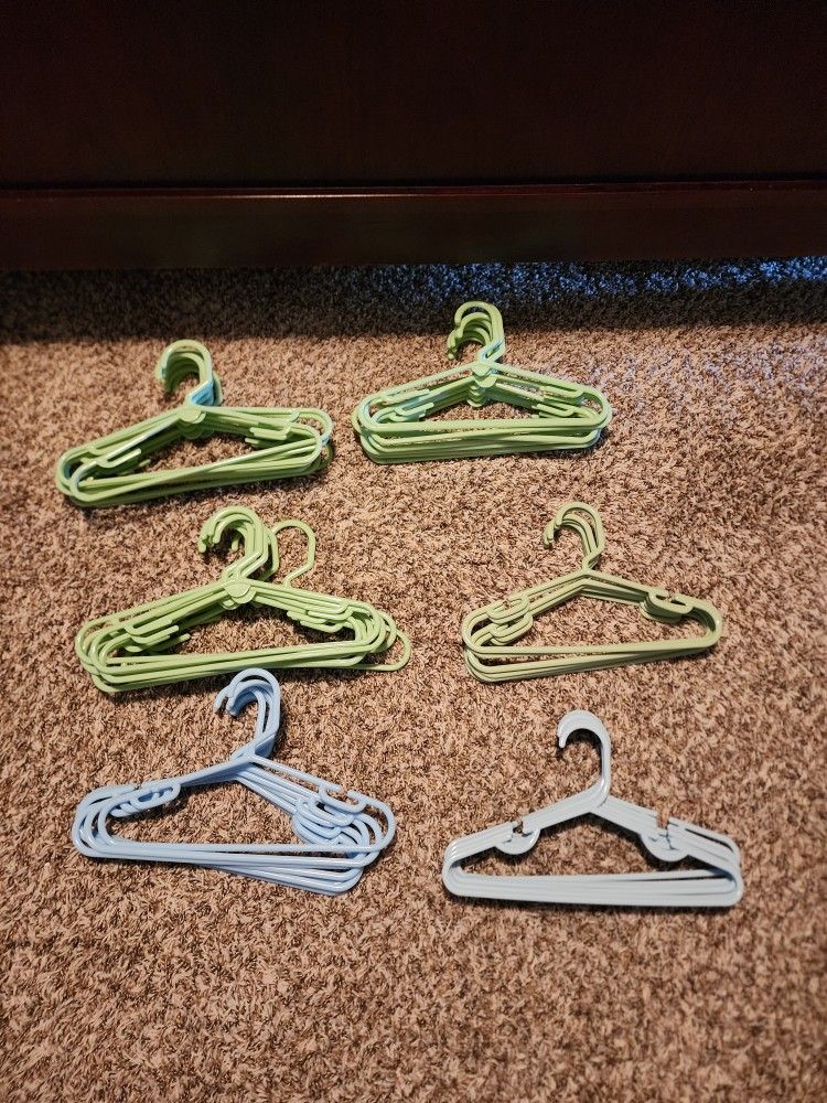 54 Kid's Plastic Hangers
