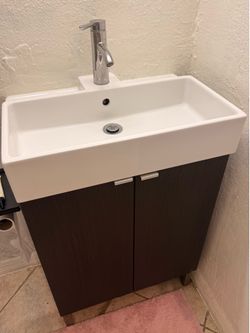 Bathroom vanity with sink