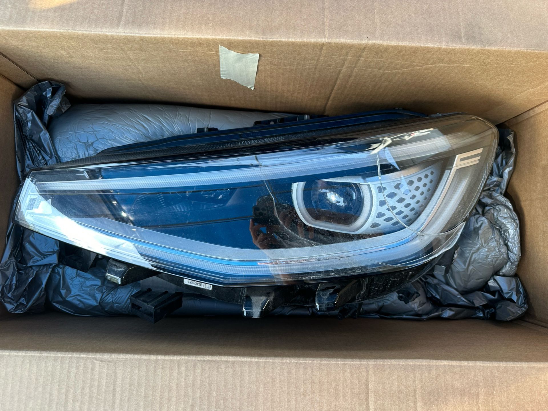 2021 2022 Volkswagen ID.4 Left Driver Headlight OEM 11A.941.035 A