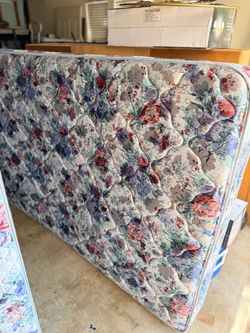 Full size mattress and boxspring