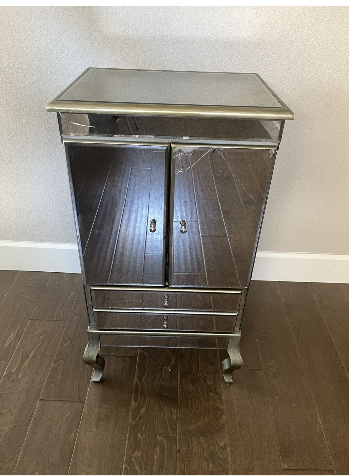 Nice Jewelry Dresser