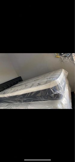 Twin size pillow top mattress