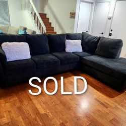 Living Spaces Black Sectional – Excellent Condition!