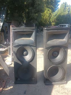 Pair of peaveys DTH 4 dual 15 inch full range 600 watts Rms