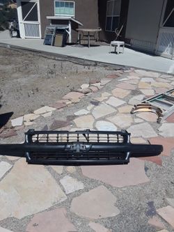 Grill For 2000 CHEVY Truck