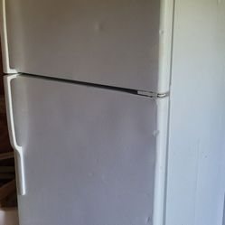 GE Refrigerator 