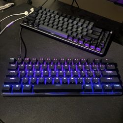 Headphones and keyboard ⌨️ (READ DESCRIPTION)