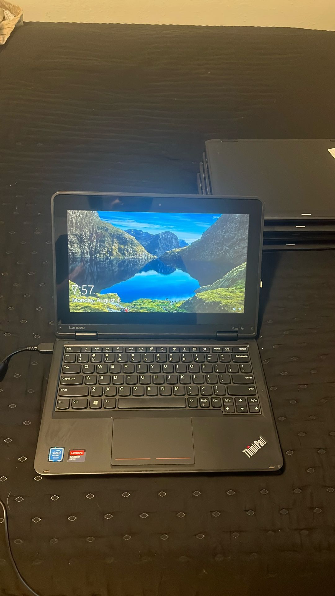 Thinkpad Yoga 11e Touchscreen 4/32  (Windows 10 Pro)