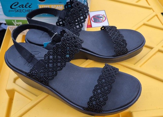 New Womesn Sketcher Wedges Sandals Size 11