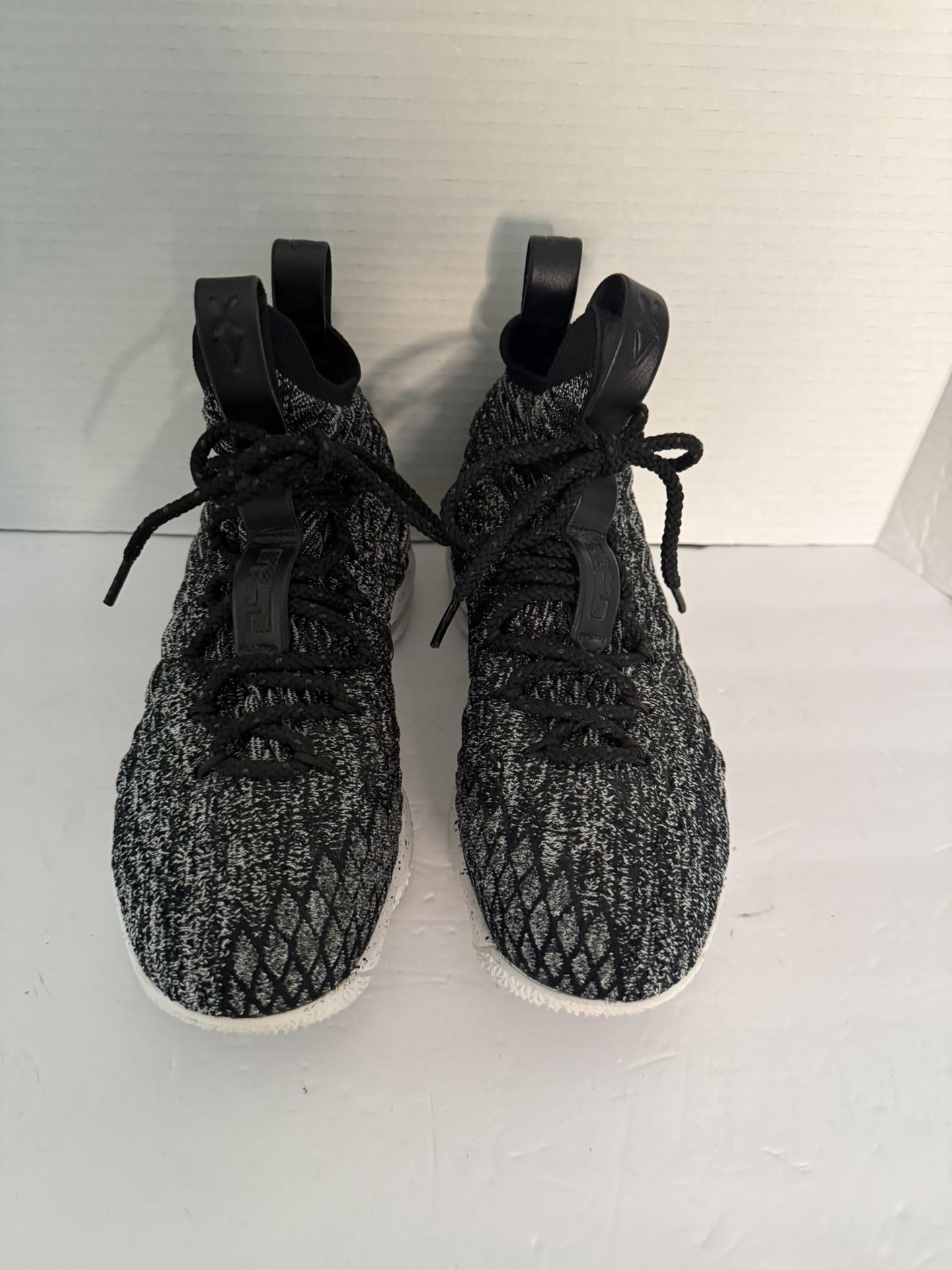 PRELOVED LEBRON XV (GS) "OREO" BLACK/WHITE-WHITE SIZE