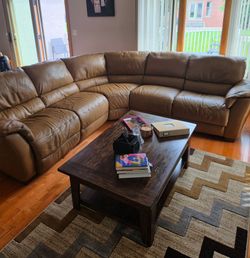 LEATHER SOFA SECTIONAL (Excellent Condition)