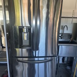 LG Refrigerator (read Description)