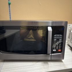 Like New Microwave Works Great Barely Used 