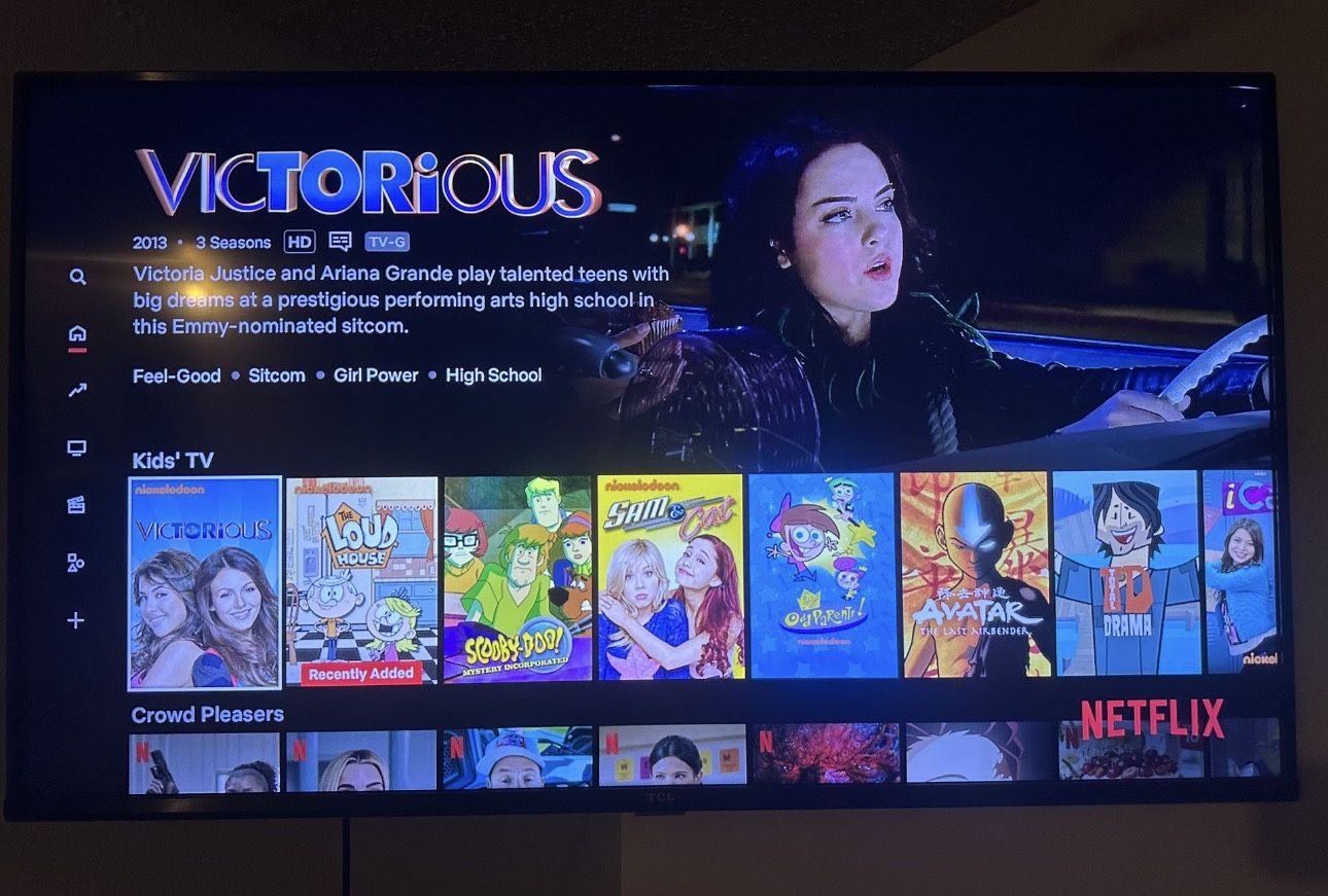 40” ROKU TV+WALL MOUNT BRACKET INCLUDED