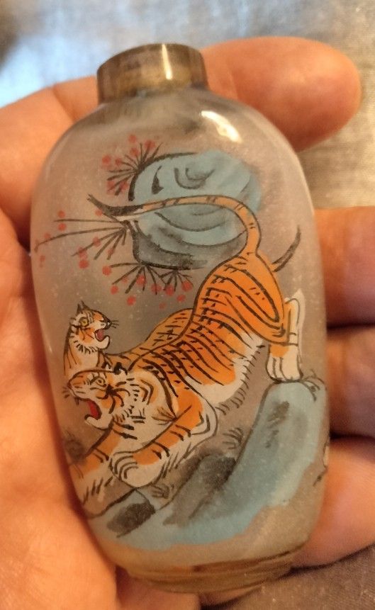 Antique Chinese Reverse Painted Snuff Bottle 