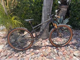 Specialized Epic EVO Carbon – Medium – Excellent Condition