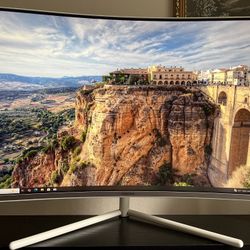 Samsung UR59C 32” Curved 4K UHD Monitor