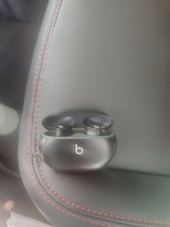 Beat solo earbuds