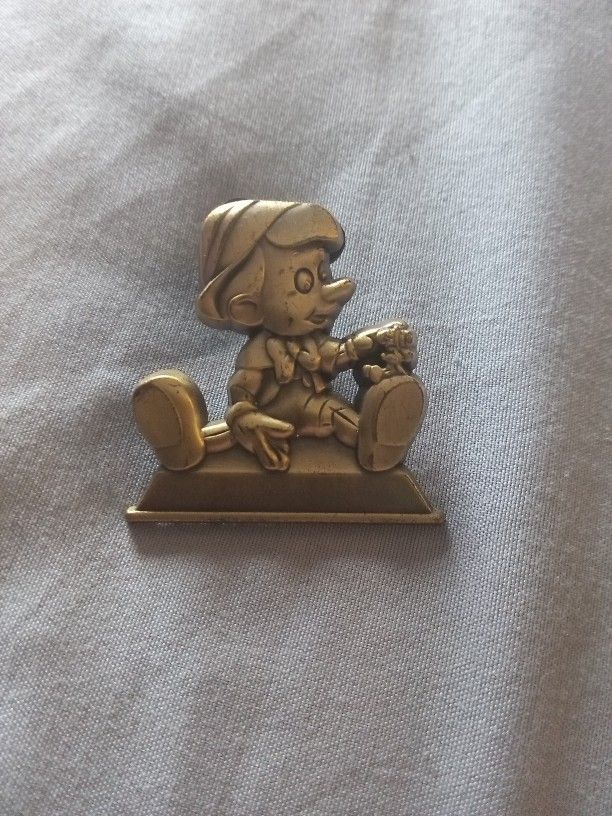 WDW - Pinocchio - Annual Passholder – Gold Statue - Disney Pin