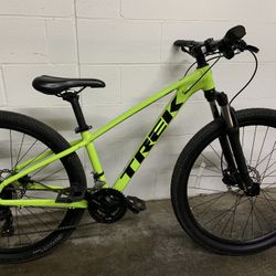 Bicycle Trek Marlin 5.  21 Speed   X small Lightweight Aluminum Frame With Hydraulic Disc Brakes And 27.5” Wheels 