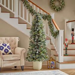 Holiday Sparkling Amelia Potted Tree 6ft