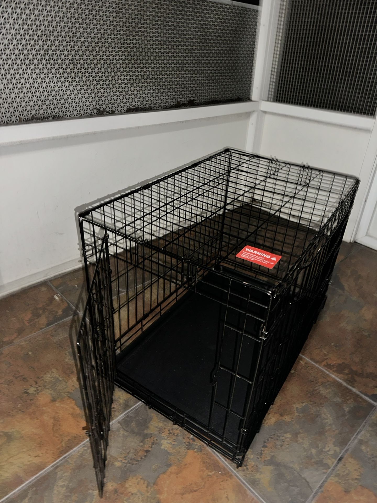 Dog Crate (Medium Sized) for Sale in North Miami Beach, FL OfferUp