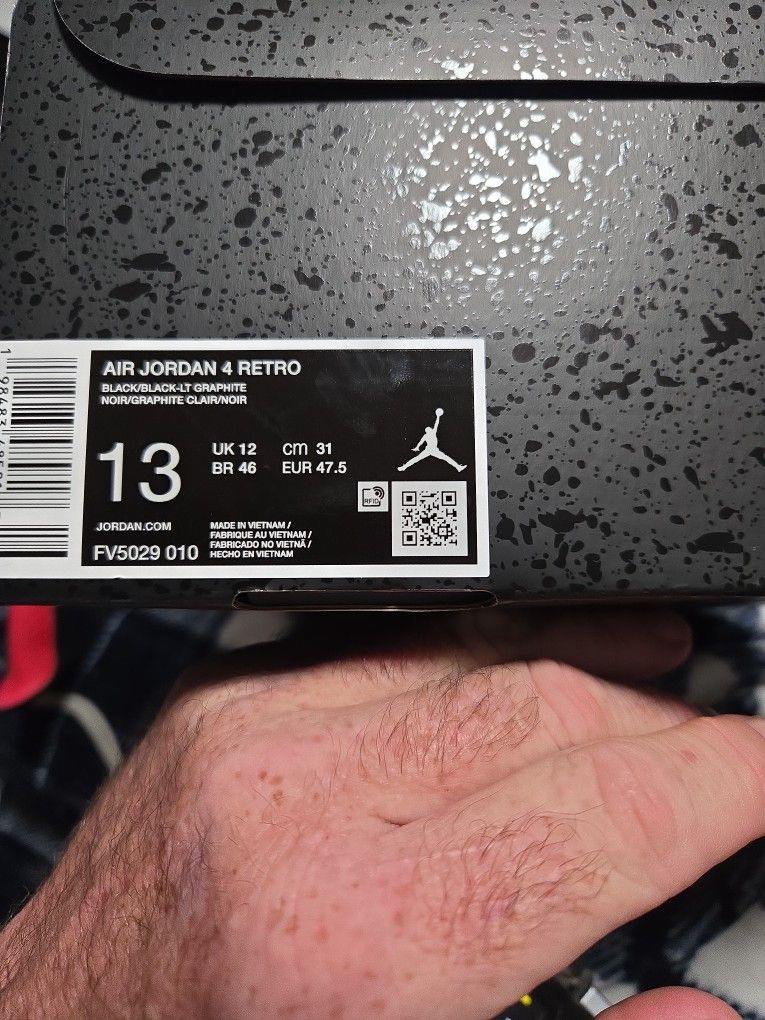 Air Jordan 4 Black Cat 2025 Size 13