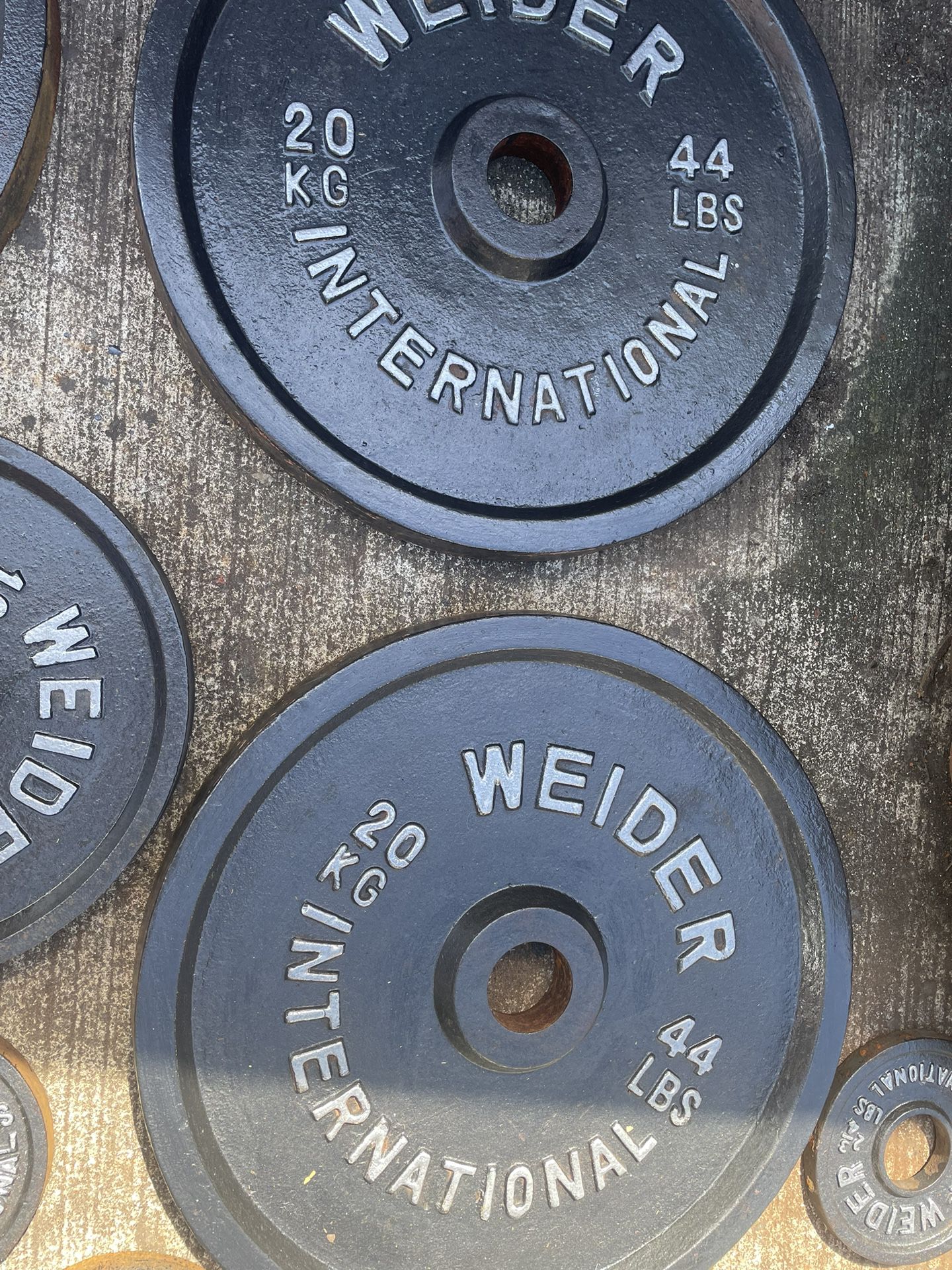 WEIDER OLYMPIC WEIGHTS / PLATES / WEIGHT & OLYMPIC BARBELL