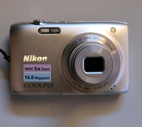 Nikon Coolpix S3100 Digital Camera Silver Tested Working W/ Battery, SD Card, Charger and Pouch