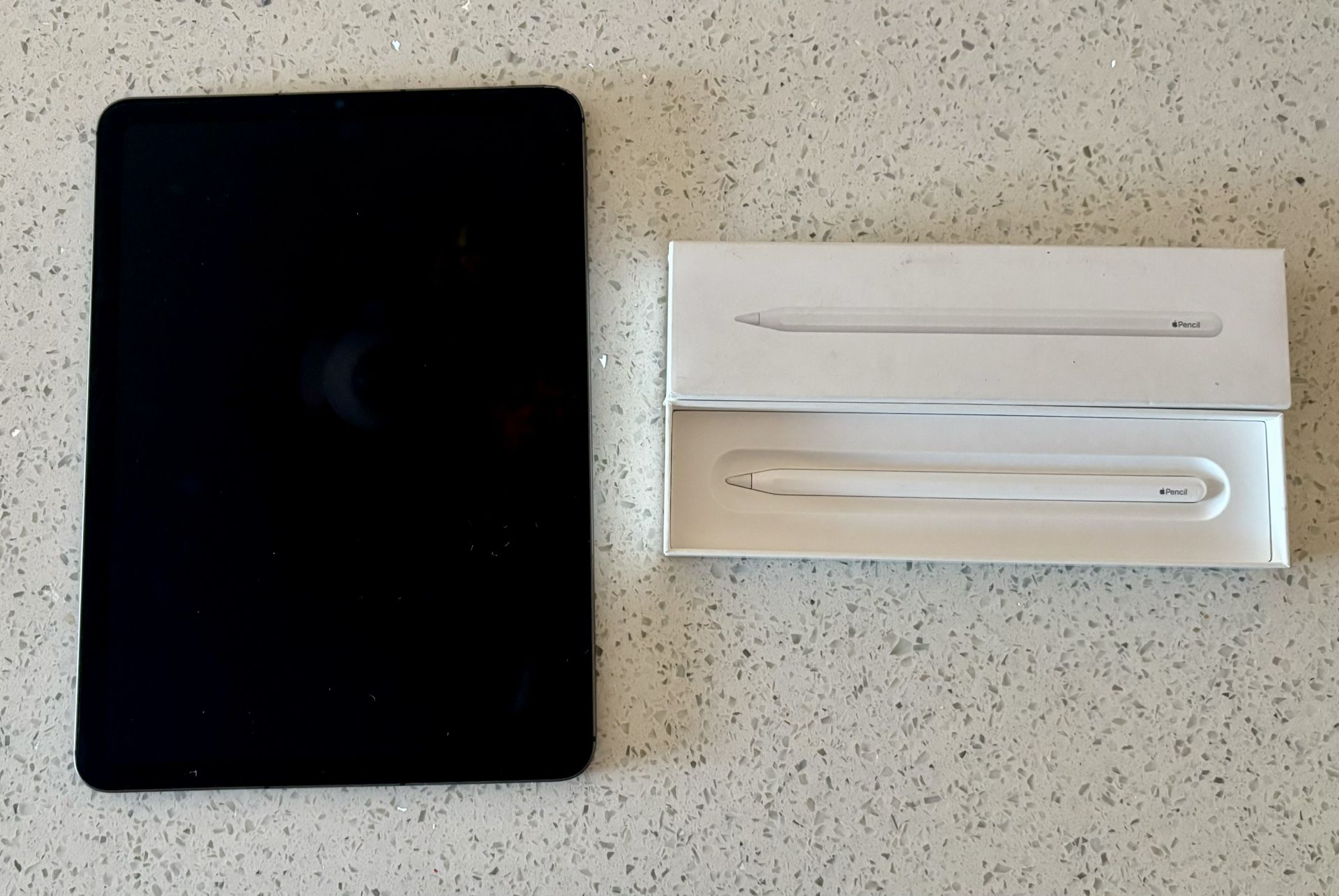 iPad Air (5th Gen) & Apple Pen (2nd Gen) BUNDLE
