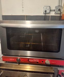 Avantco Countertop Convection Oven with S/S prep table
