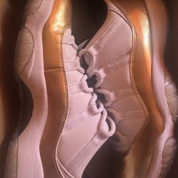 Jordan 11 White And Gold 