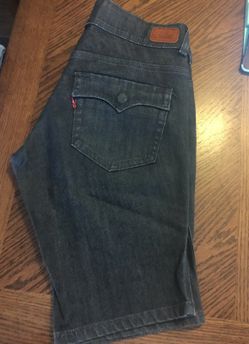 Levi's Capri shorts