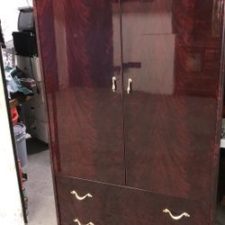 Burgundy color big size good condition closet