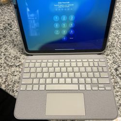 iPad 10 Gen With Keyboard
